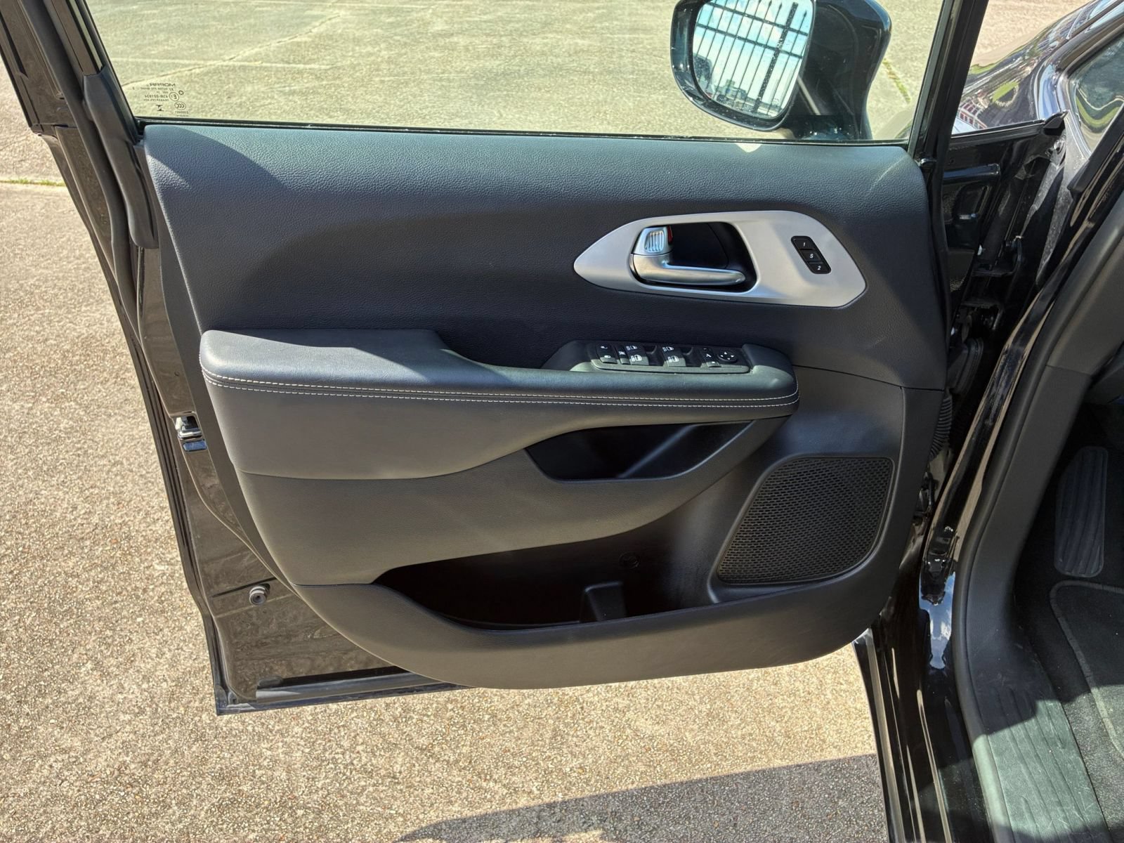 Thumbnail: 2025 Chrysler Pacifica - 18