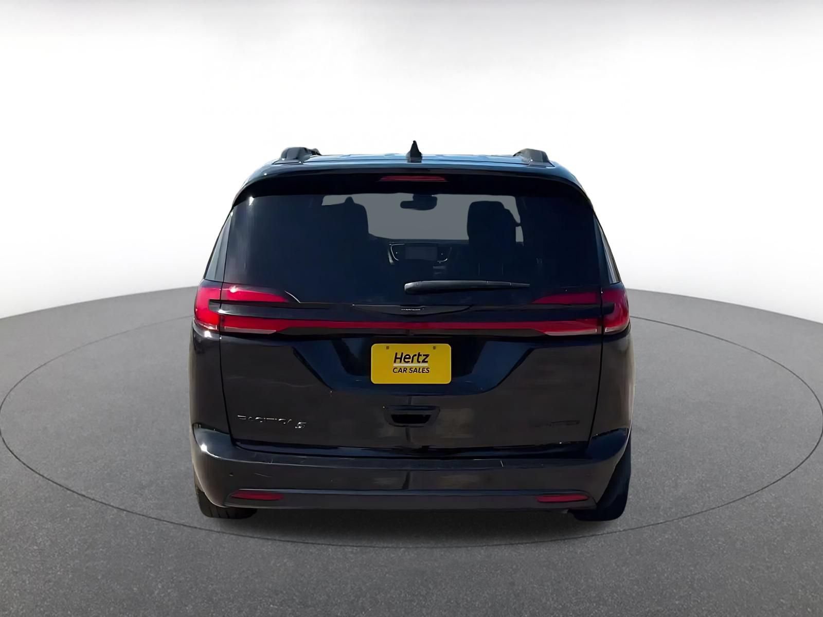 Thumbnail: 2025 Chrysler Pacifica - 12