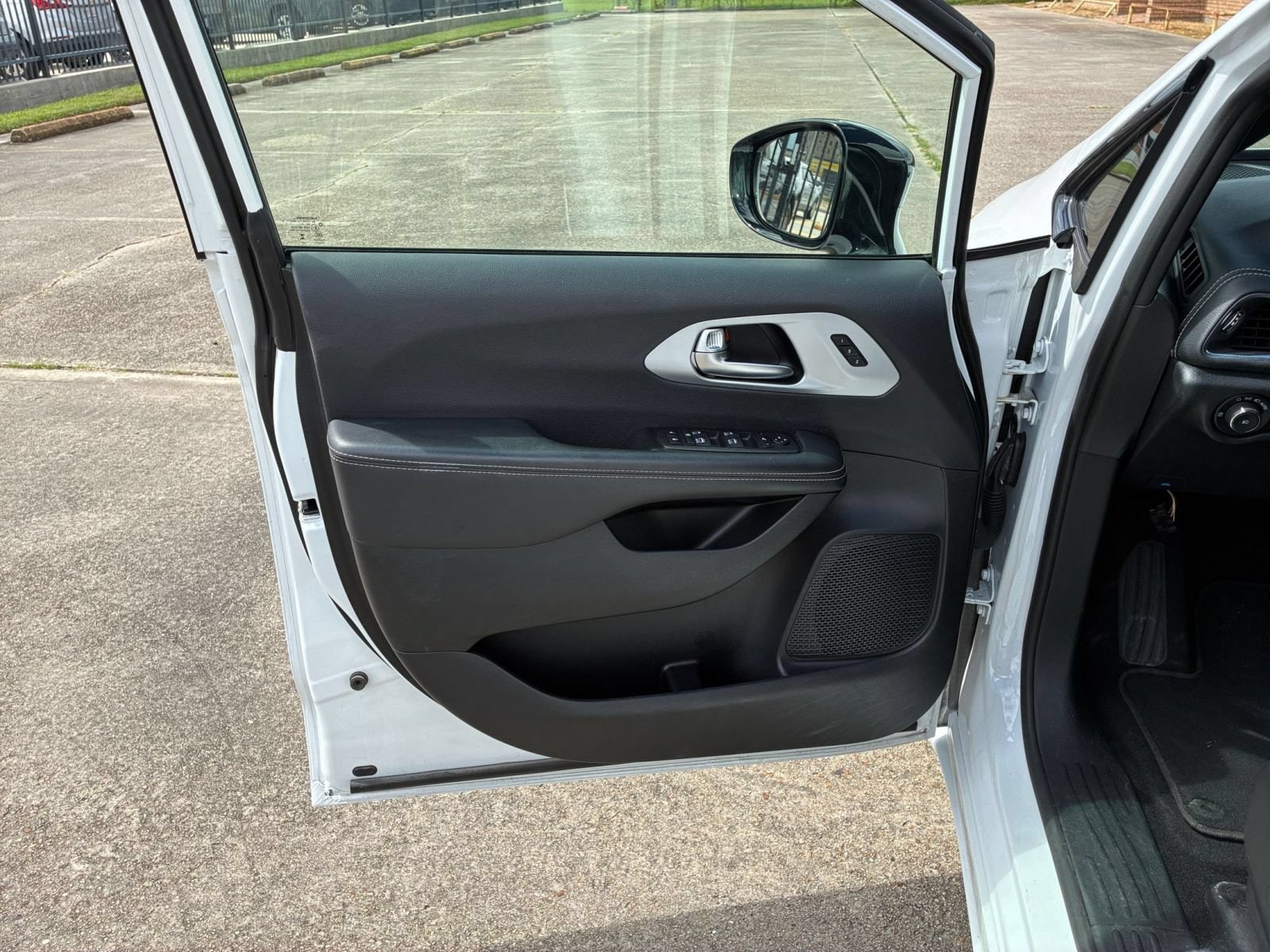 Thumbnail: 2025 Chrysler Pacifica - 18