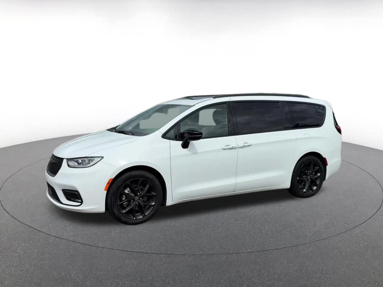 Thumbnail: 2025 Chrysler Pacifica - 7