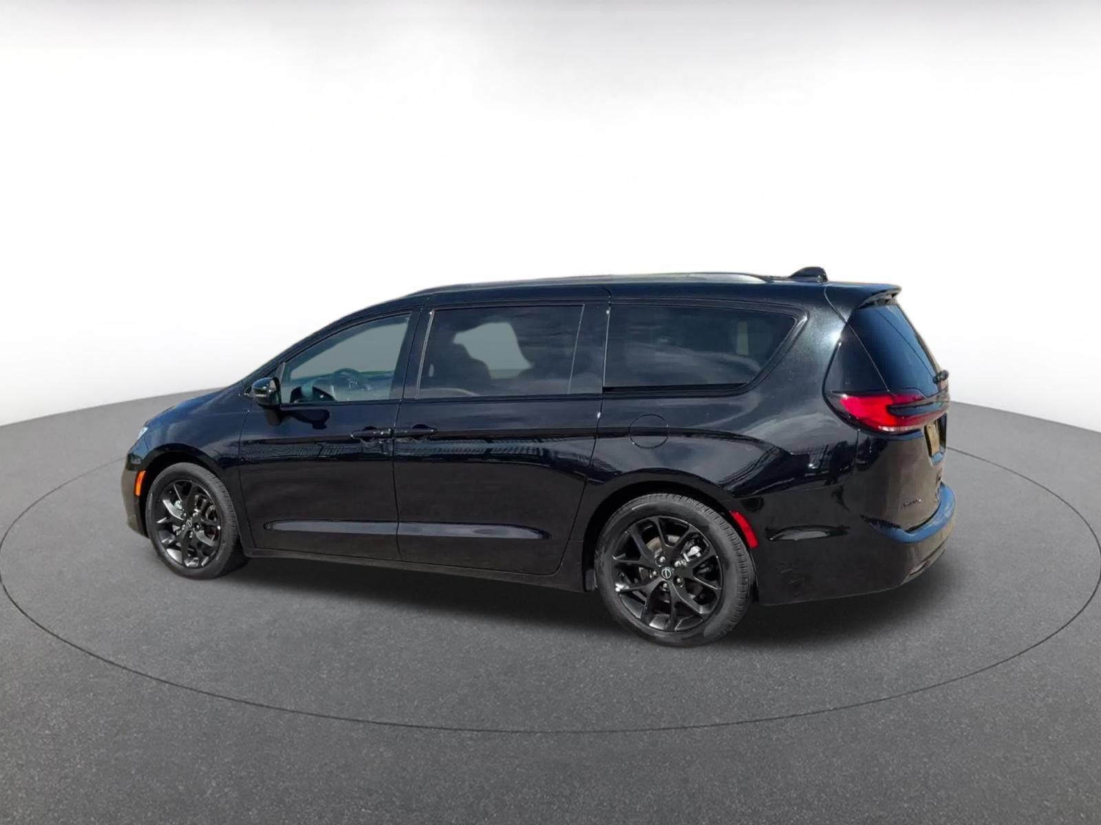 Thumbnail: 2025 Chrysler Pacifica - 9