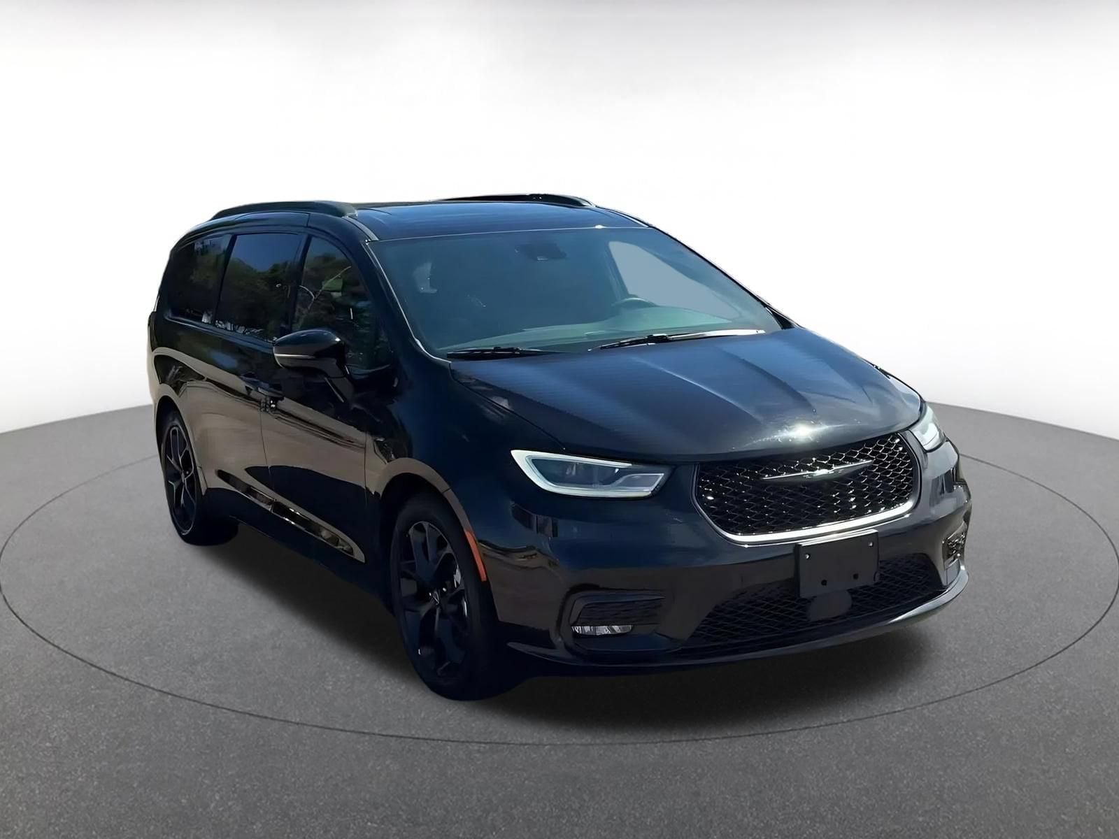 Thumbnail: 2025 Chrysler Pacifica - 3