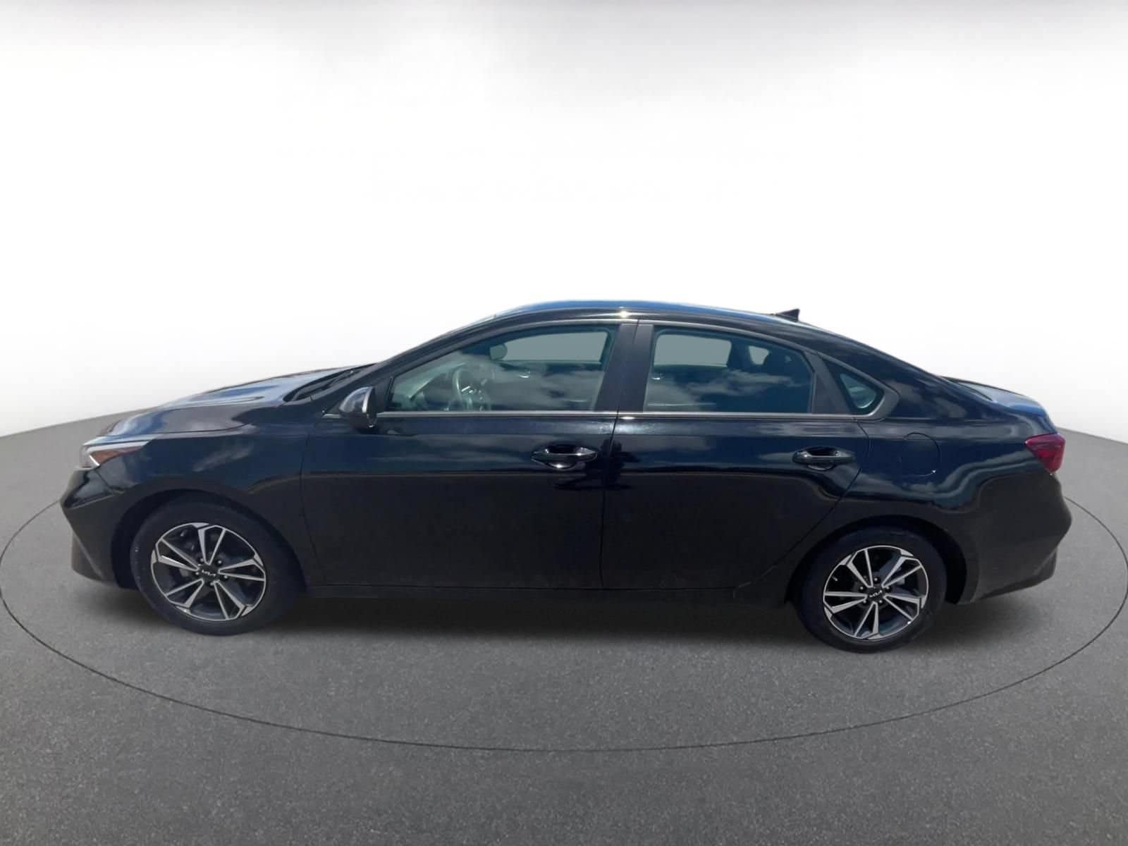 Thumbnail: 2024 Kia Forte - 8