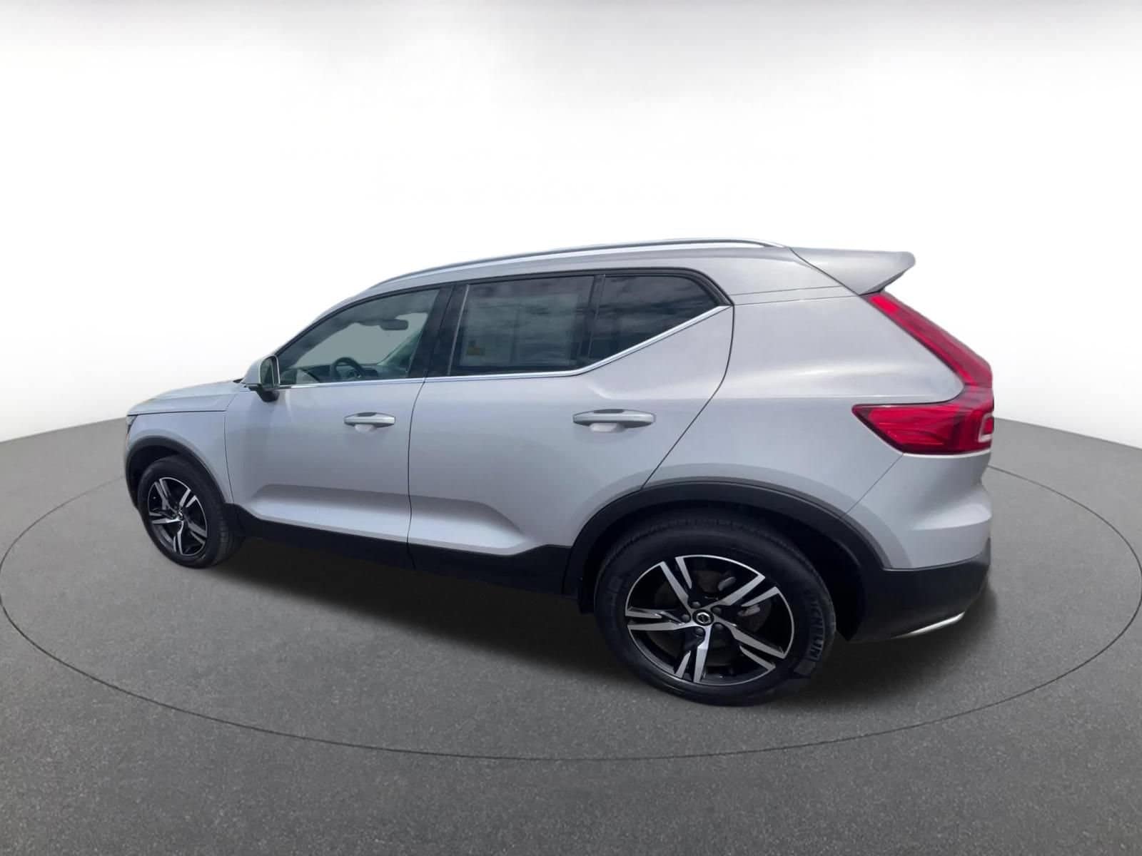 Thumbnail: 2024 Volvo XC40 - 9