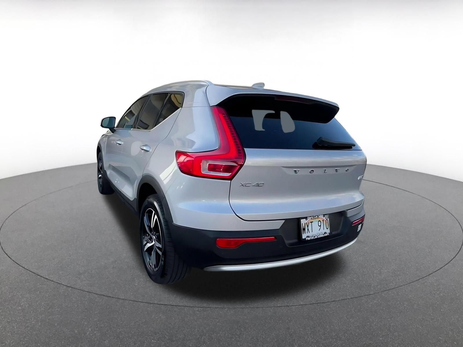 Thumbnail: 2024 Volvo XC40 - 10