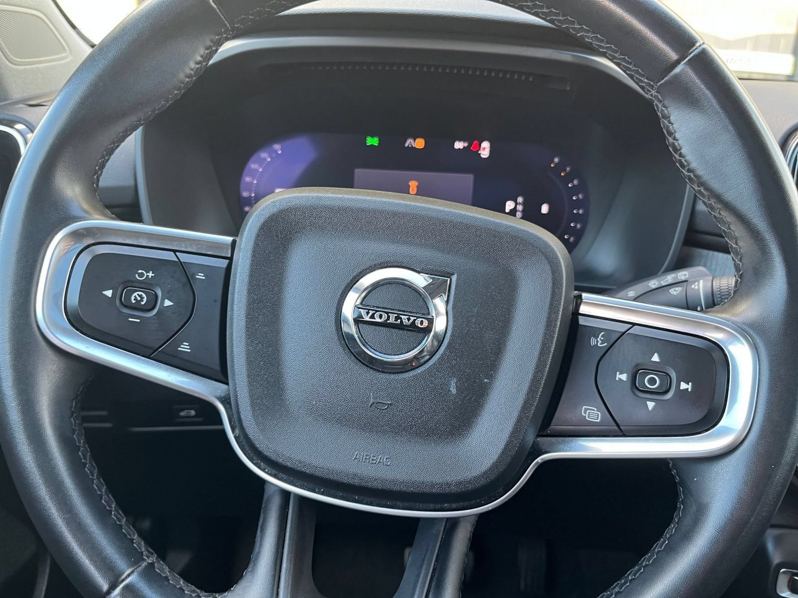 Thumbnail: 2024 Volvo XC40 - 29