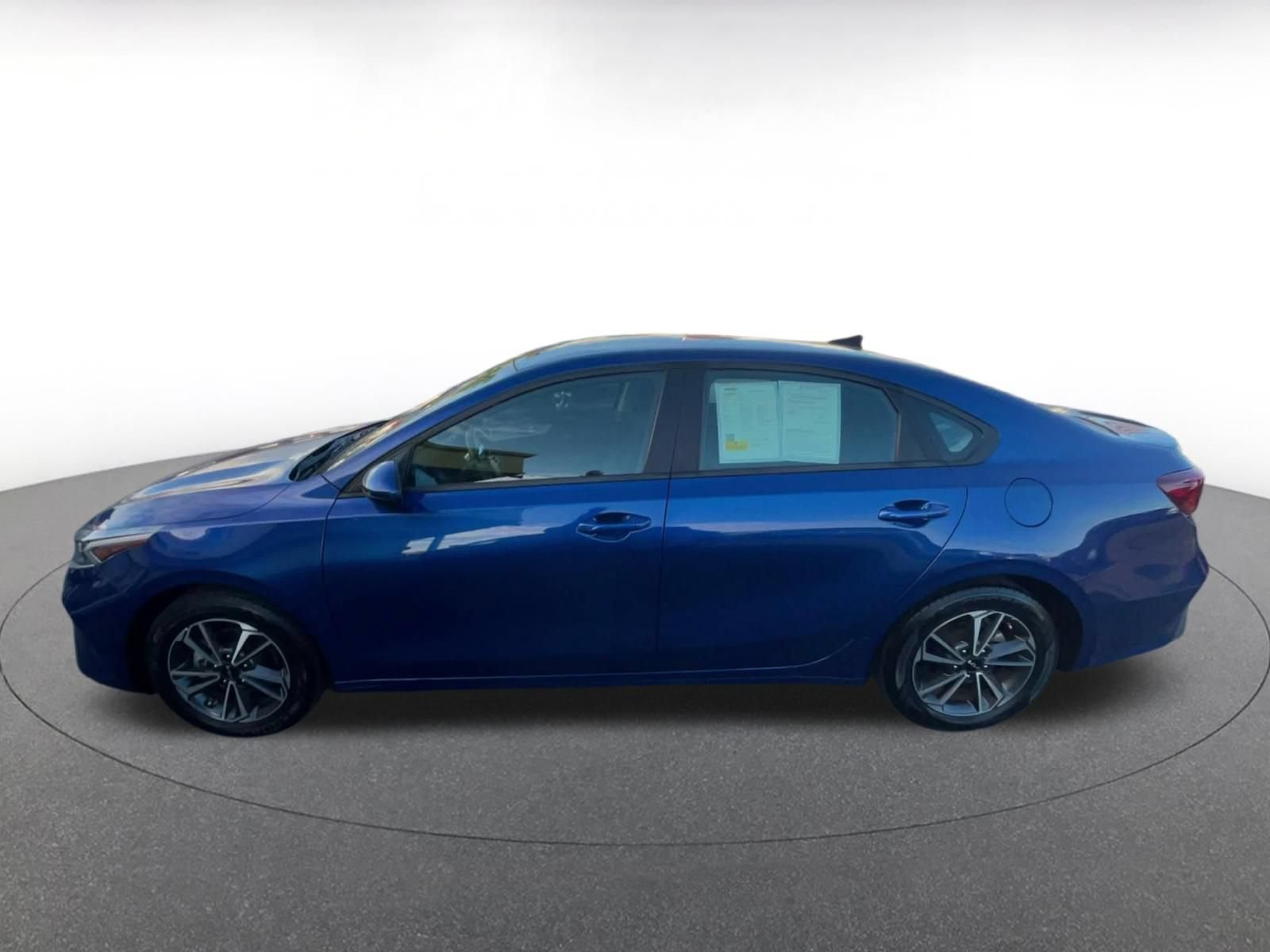 Thumbnail: 2024 Kia Forte - 8