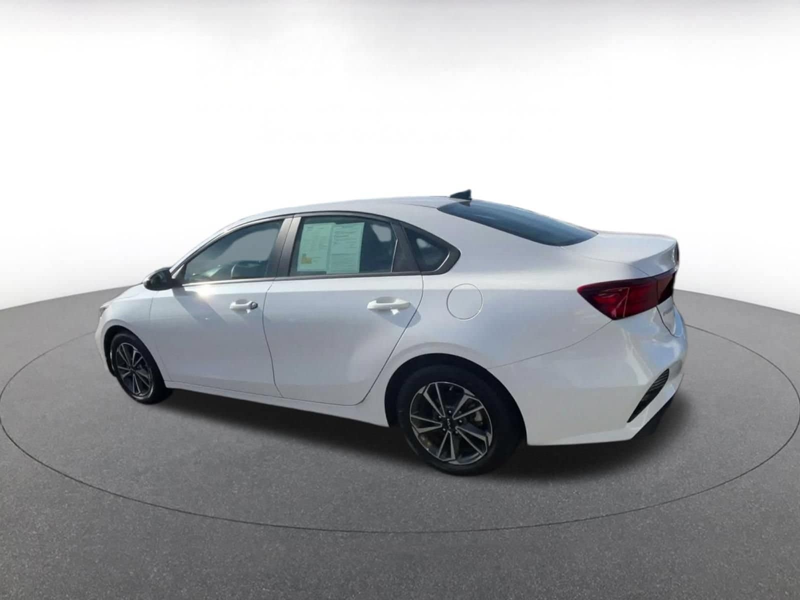 Thumbnail: 2024 Kia Forte - 9