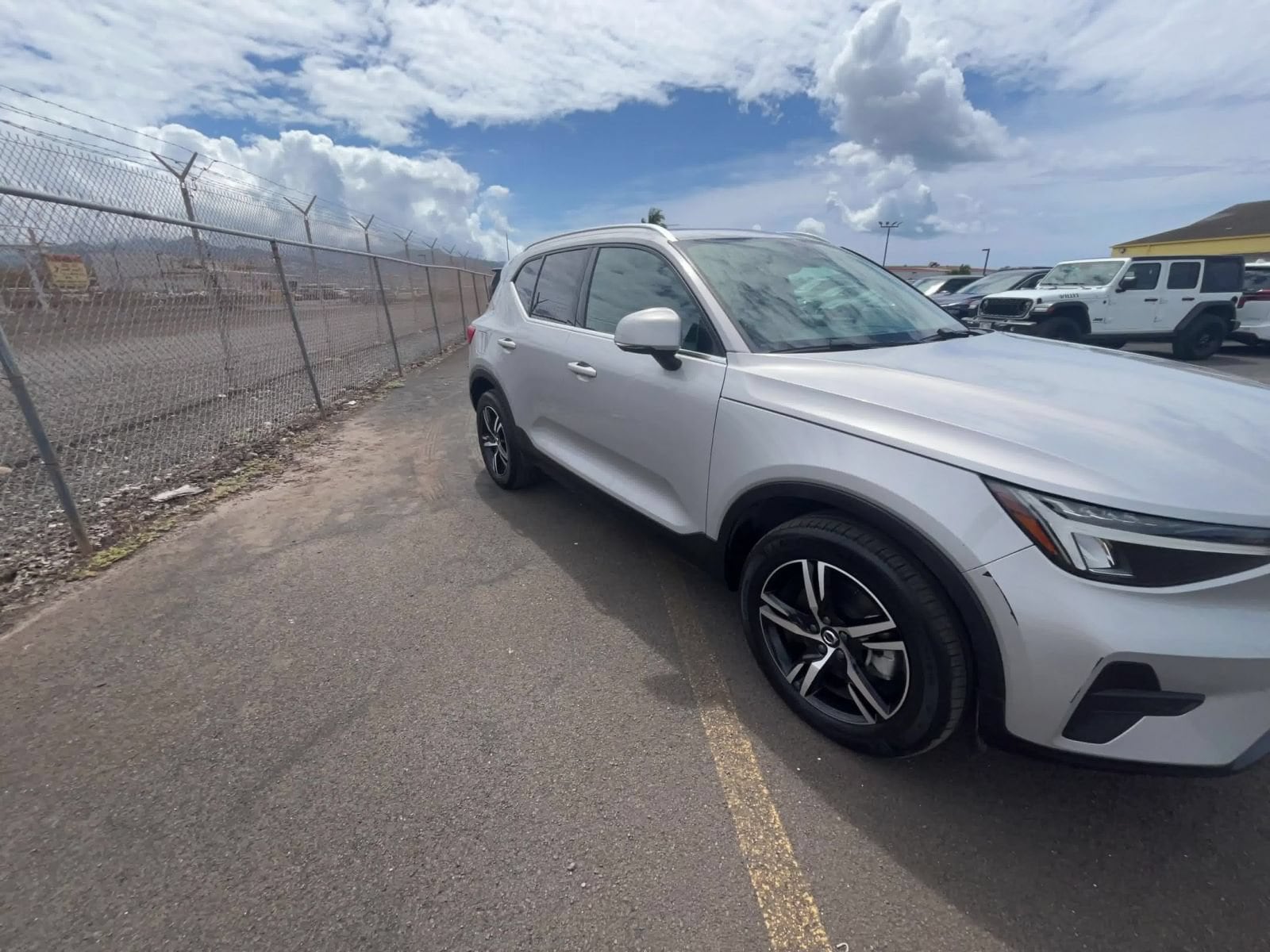 Thumbnail: 2024 Volvo XC40 - 3