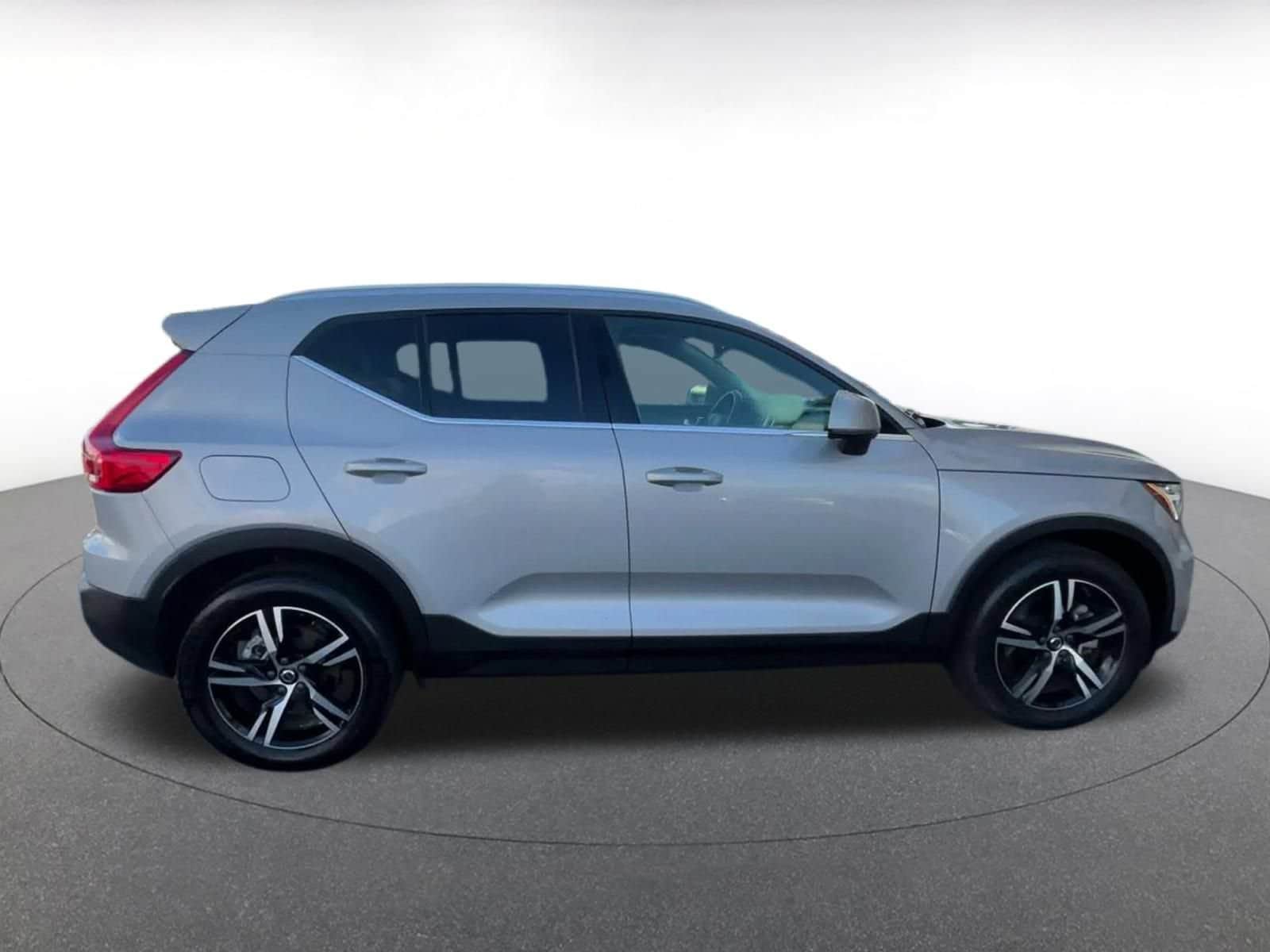 Thumbnail: 2024 Volvo XC40 - 15