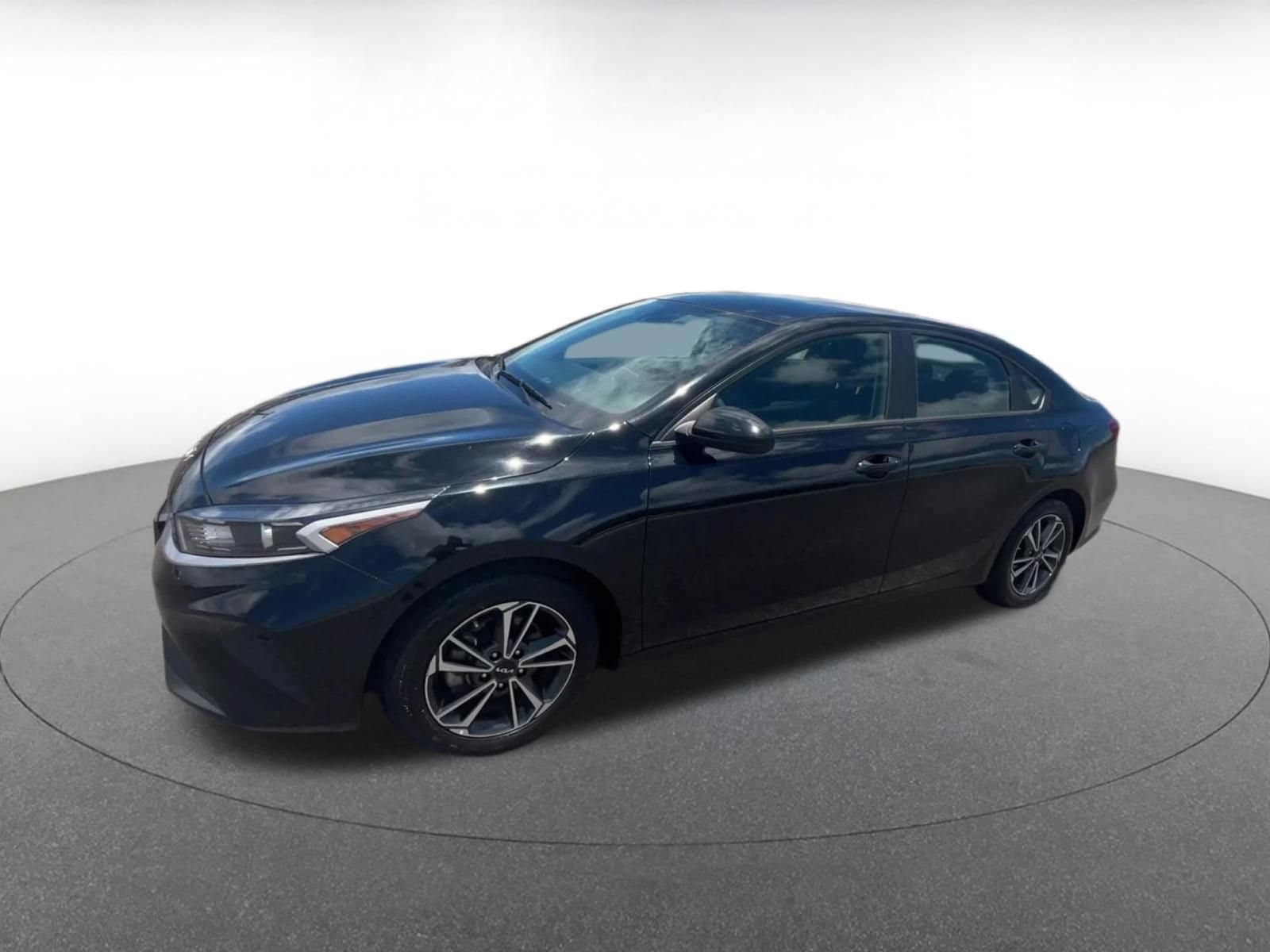 Thumbnail: 2024 Kia Forte - 7