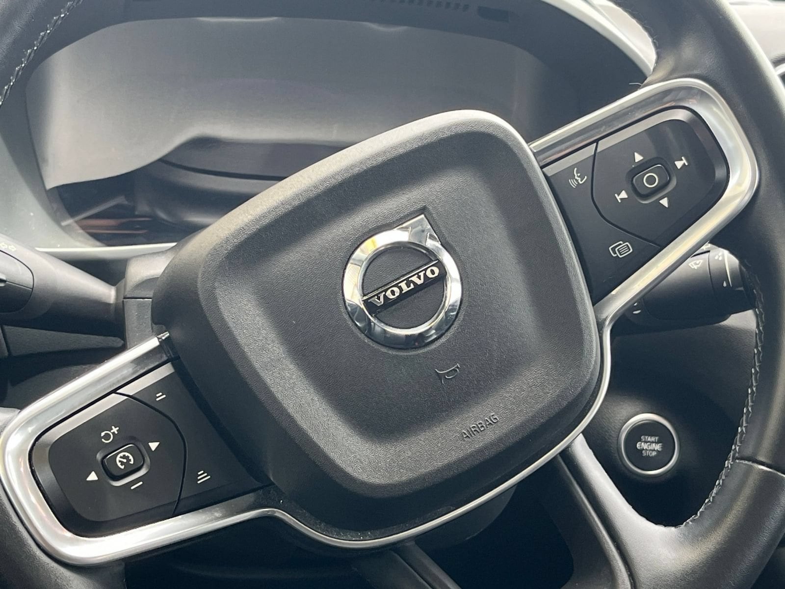 Thumbnail: 2024 Volvo XC40 - 30
