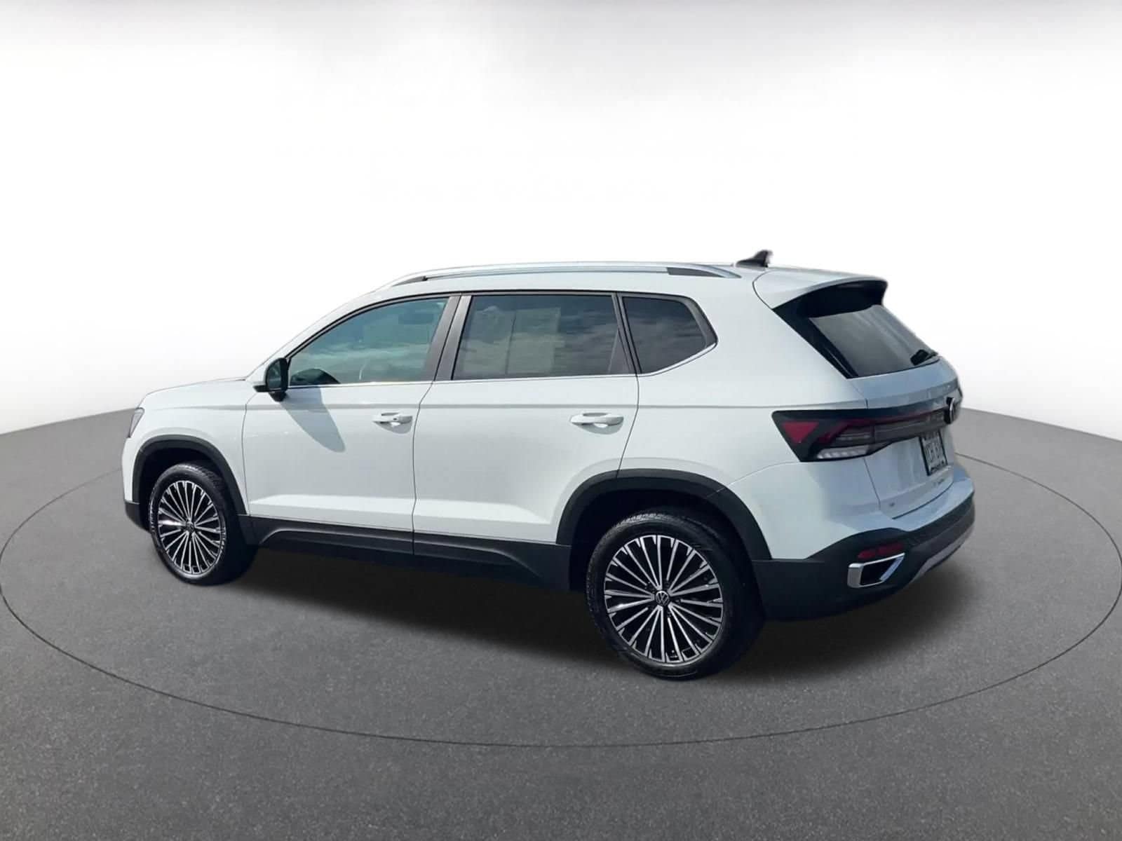 Thumbnail: 2026 Volkswagen Taos - 9