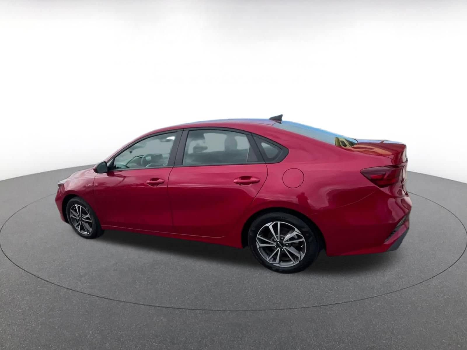 Thumbnail: 2024 Kia Forte - 9