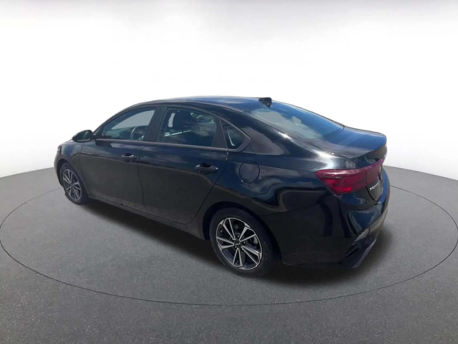Thumbnail: 2024 Kia Forte - 9