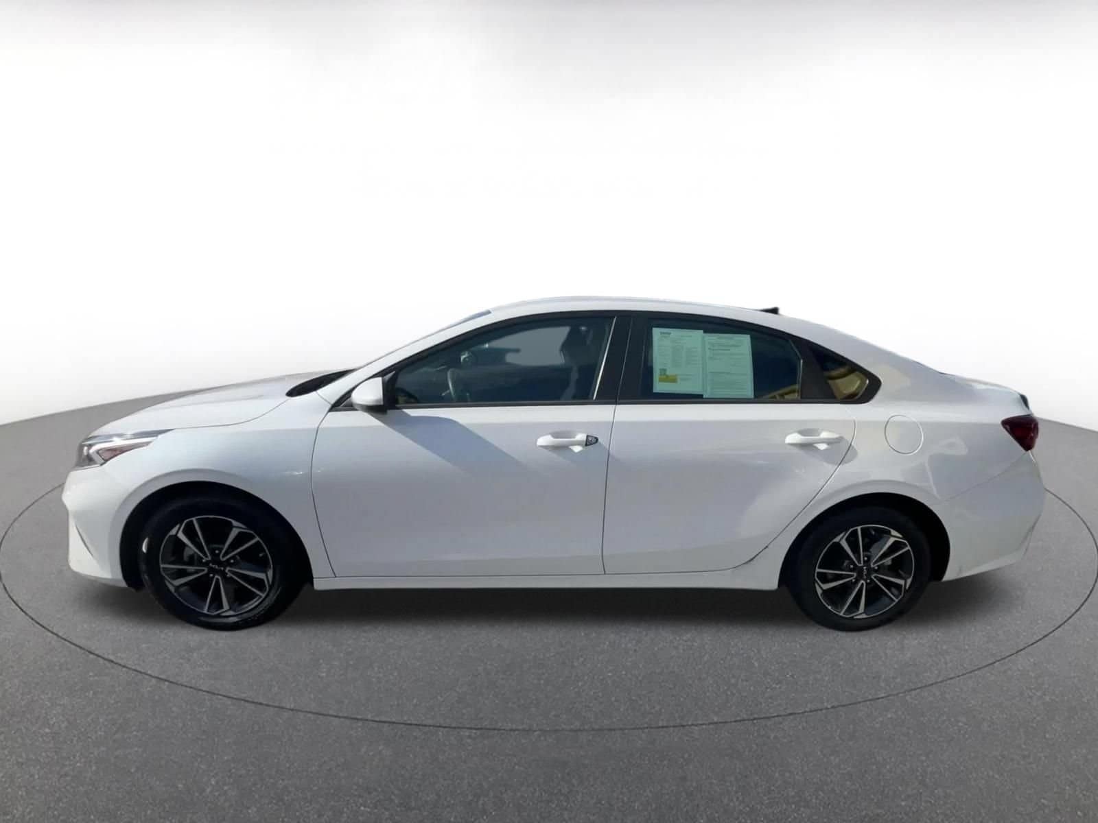 Thumbnail: 2024 Kia Forte - 8