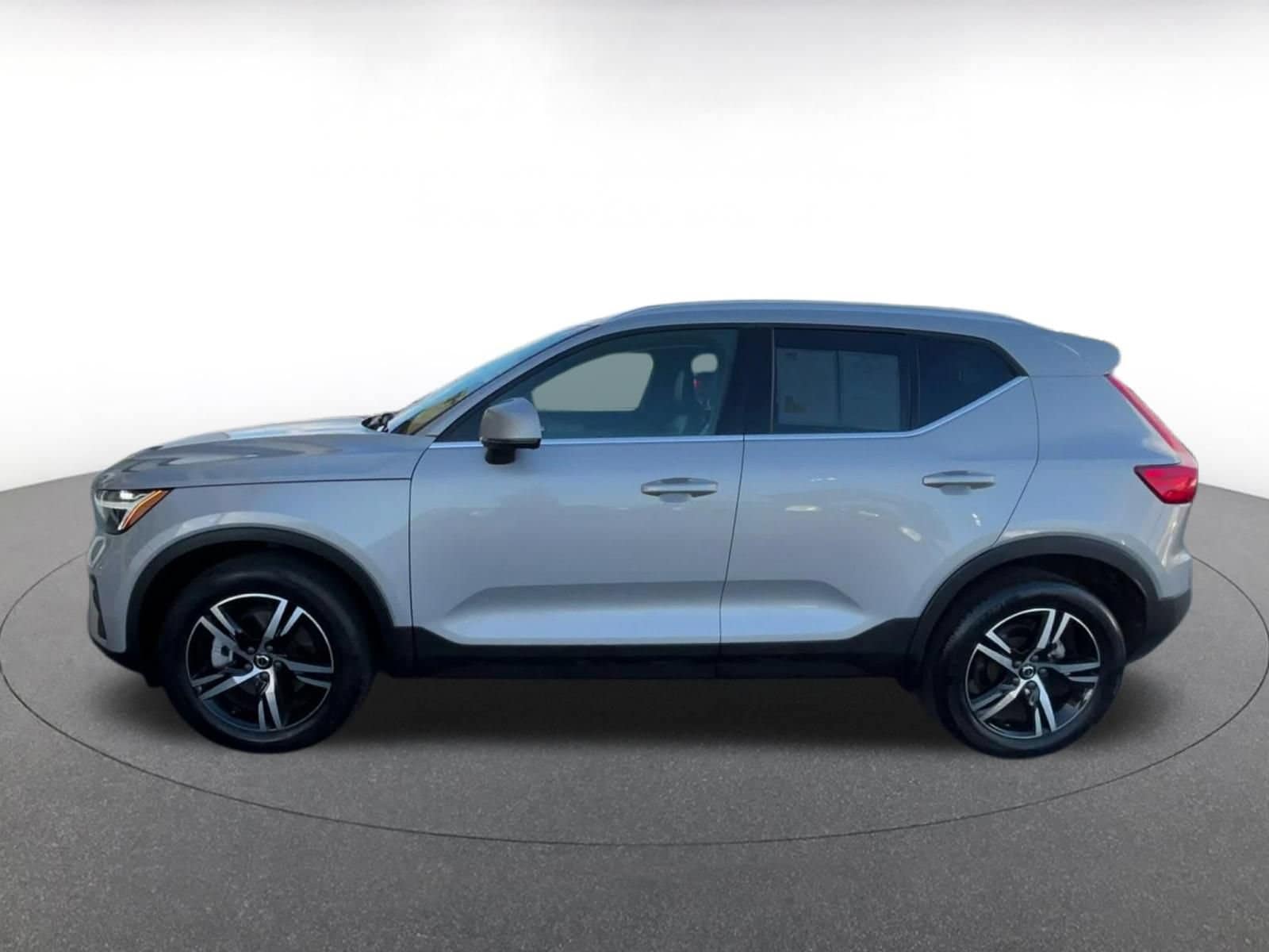 Thumbnail: 2024 Volvo XC40 - 8