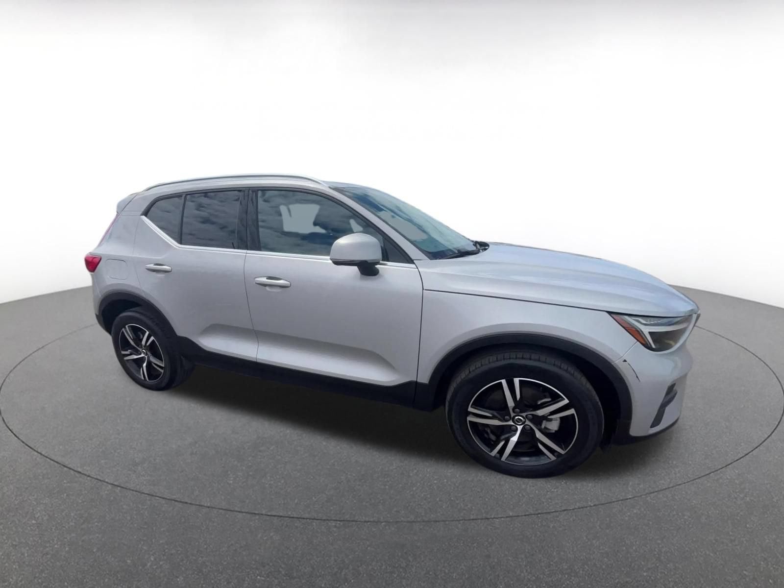 Thumbnail: 2024 Volvo XC40 - 2