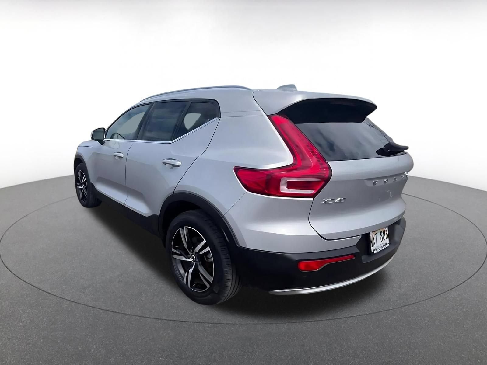 Thumbnail: 2024 Volvo XC40 - 10