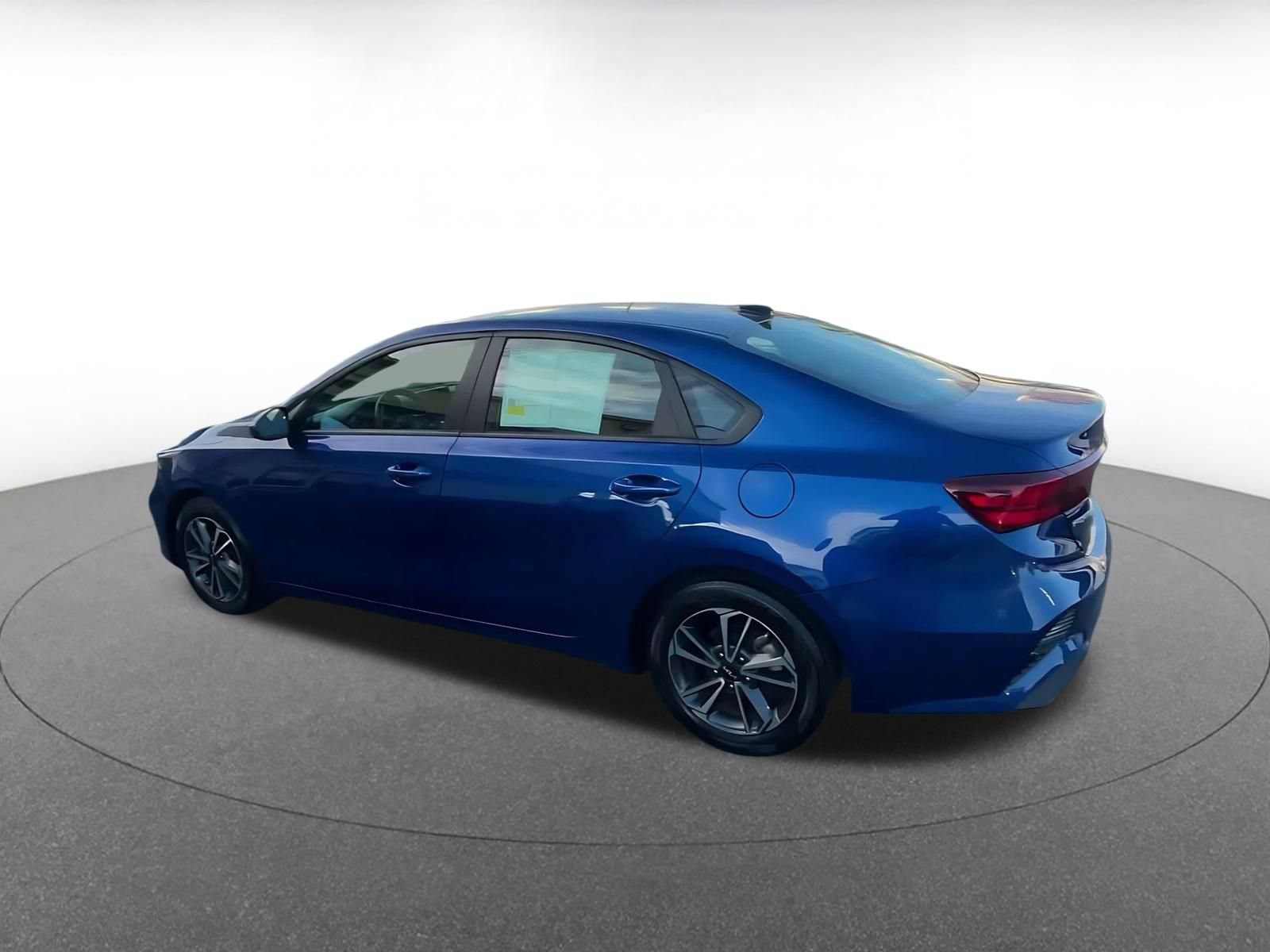 Thumbnail: 2024 Kia Forte - 9