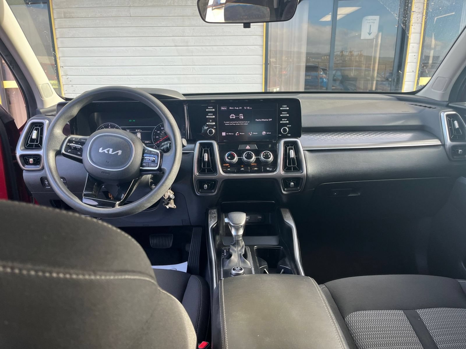 Thumbnail: 2023 Kia Sorento - 32