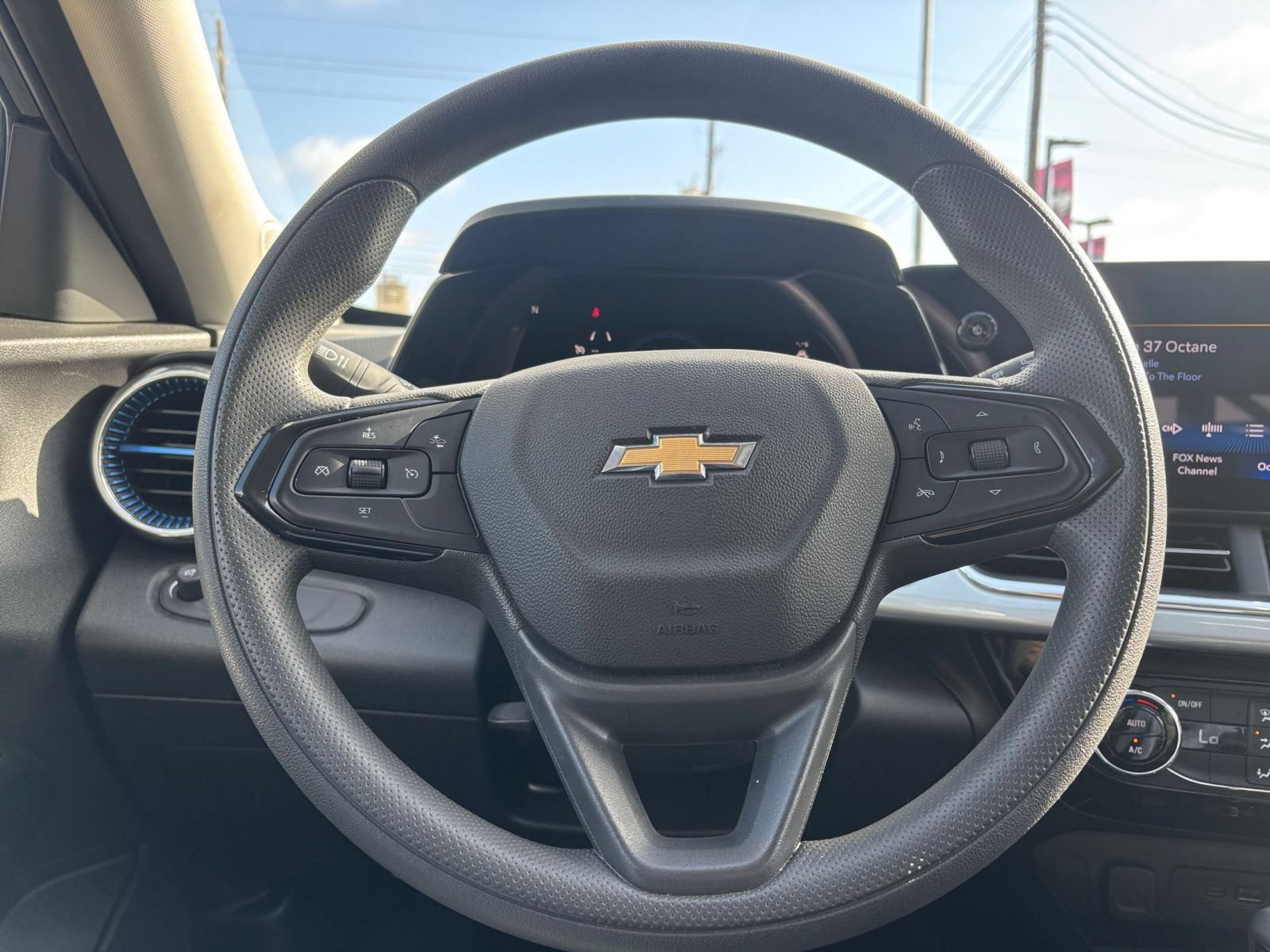 Thumbnail: 2025 Chevrolet Trax - 26