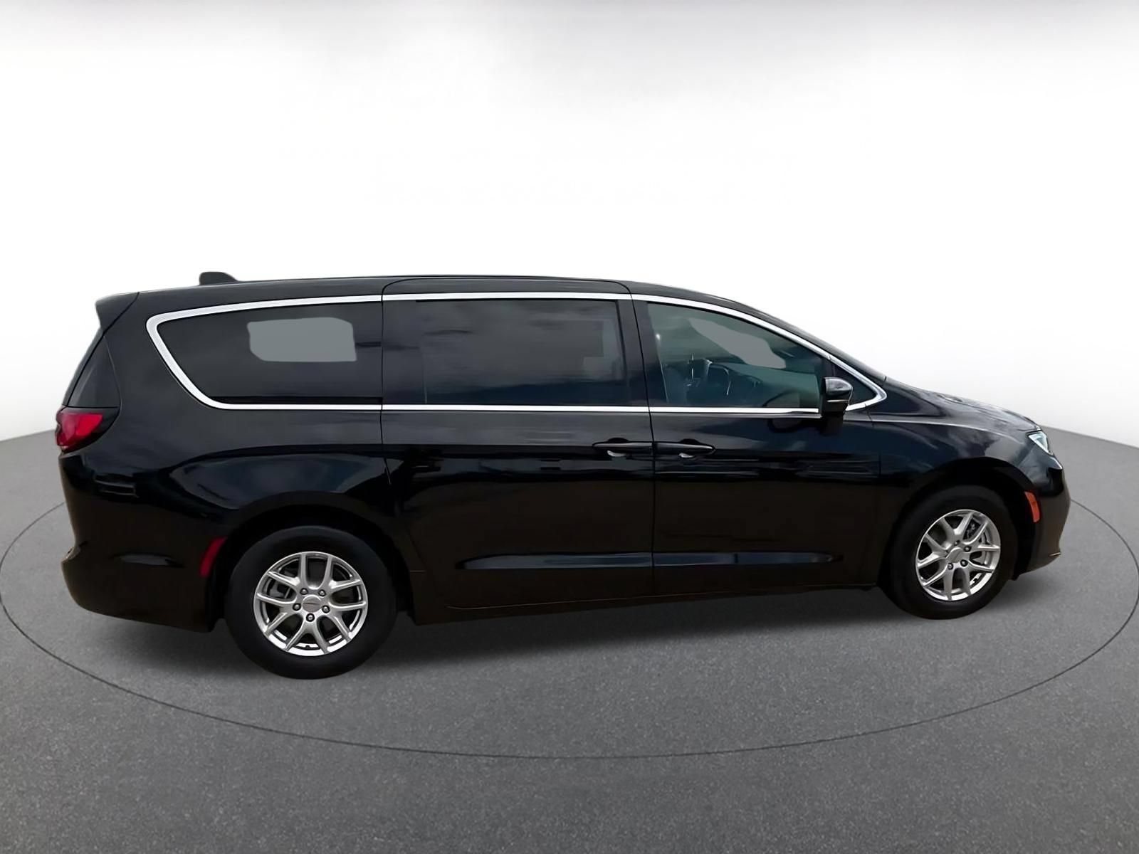 Thumbnail: 2025 Chrysler Pacifica - 15