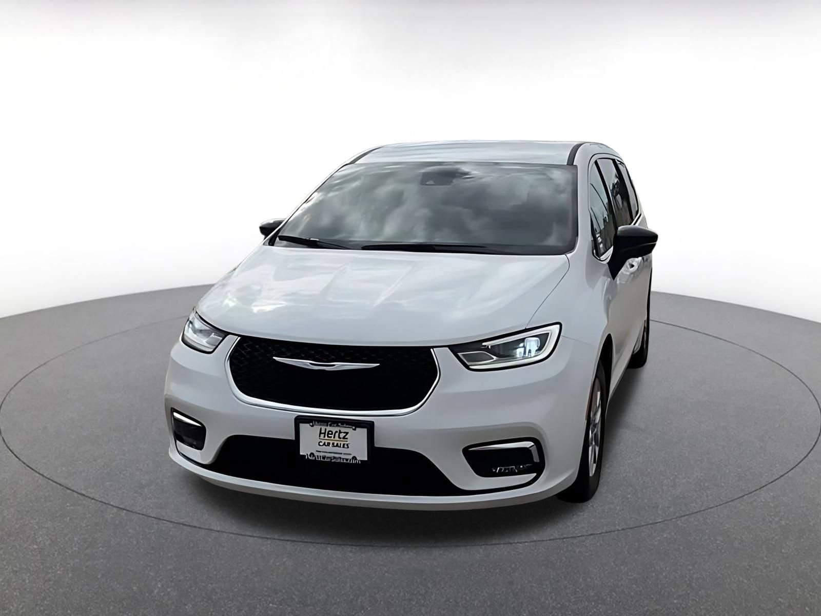 Thumbnail: 2025 Chrysler Pacifica - 4