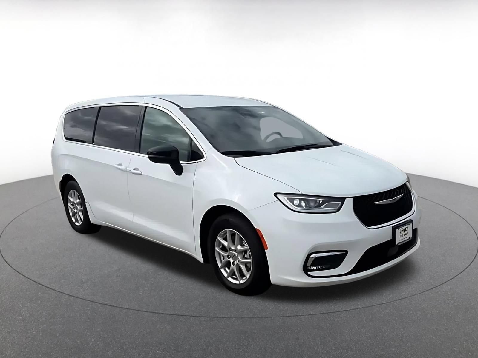Thumbnail: 2025 Chrysler Pacifica - 2