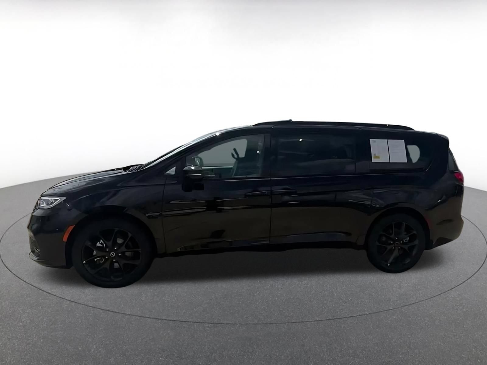 Thumbnail: 2025 Chrysler Pacifica - 8