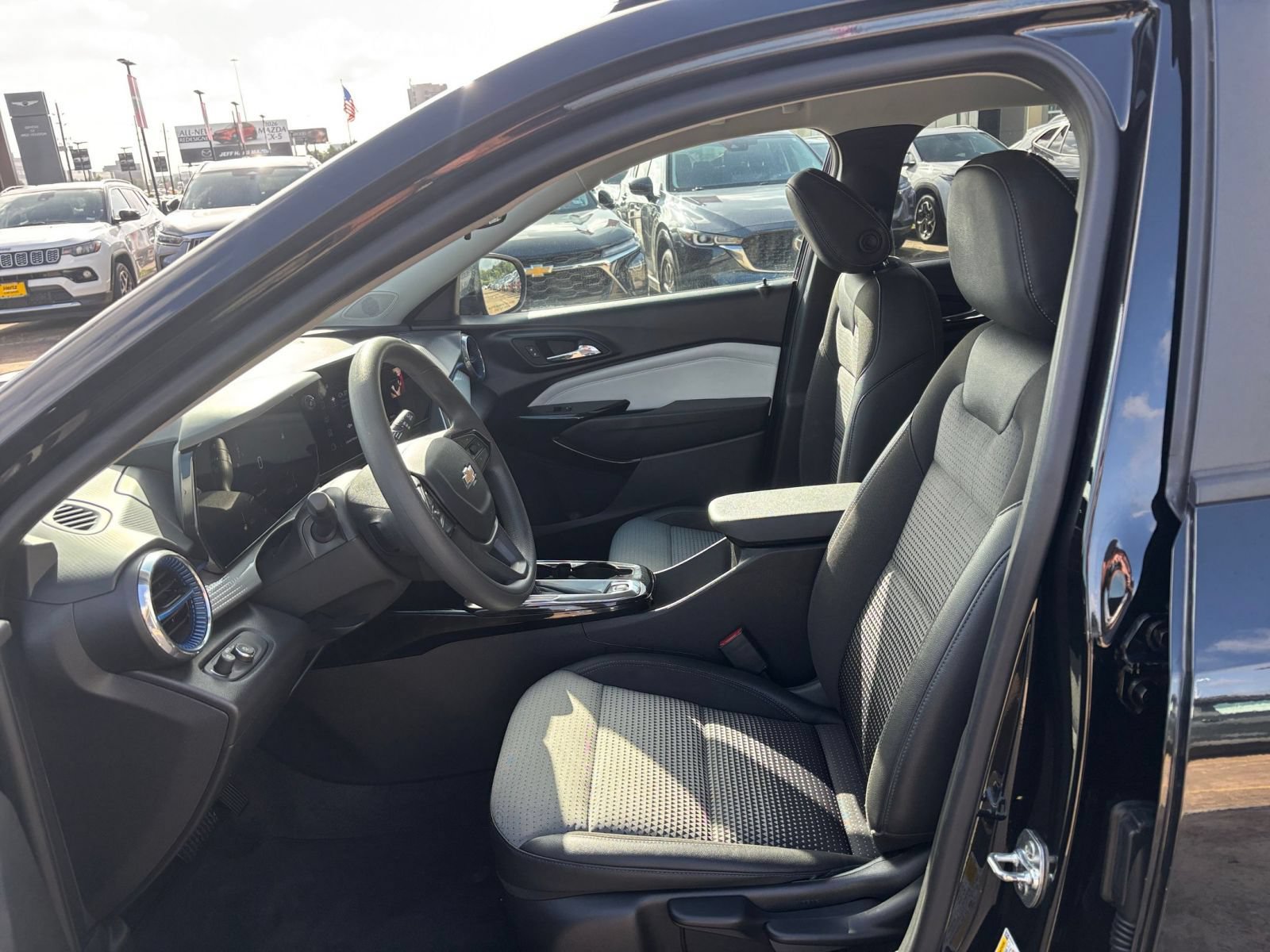 Thumbnail: 2025 Chevrolet Trax - 25