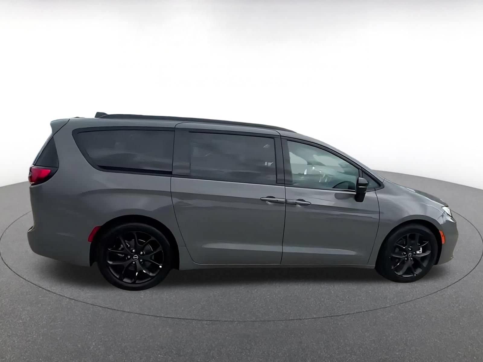 Thumbnail: 2025 Chrysler Pacifica - 14