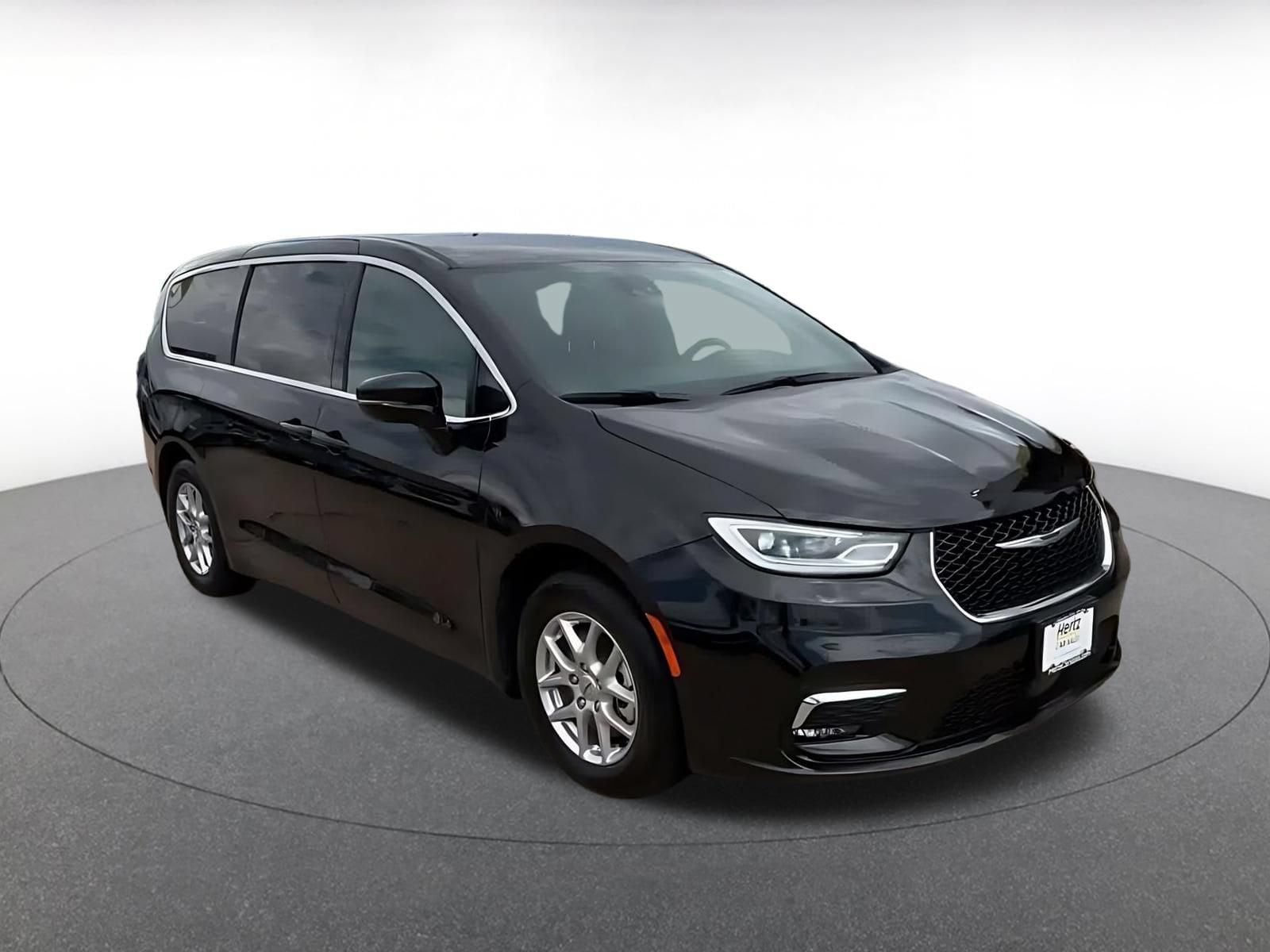 Thumbnail: 2025 Chrysler Pacifica - 3