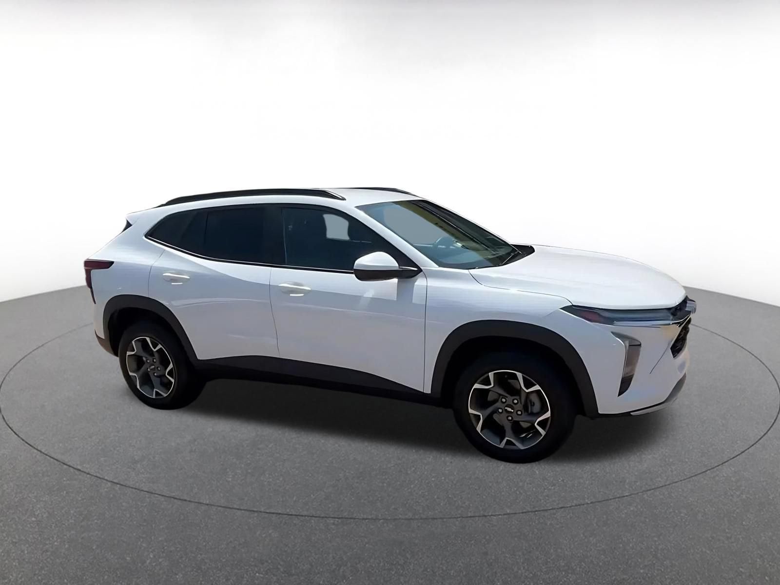 Thumbnail: 2025 Chevrolet Trax - 2