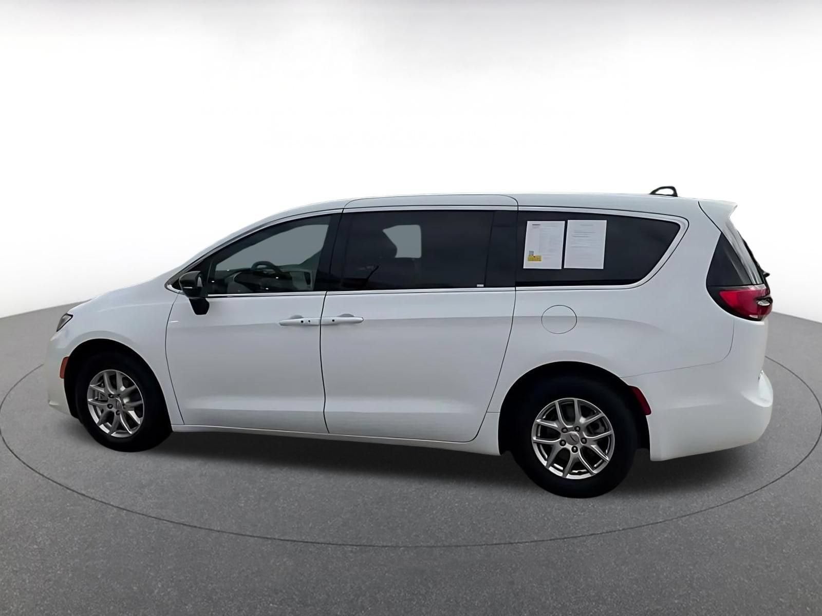 Thumbnail: 2025 Chrysler Pacifica - 8