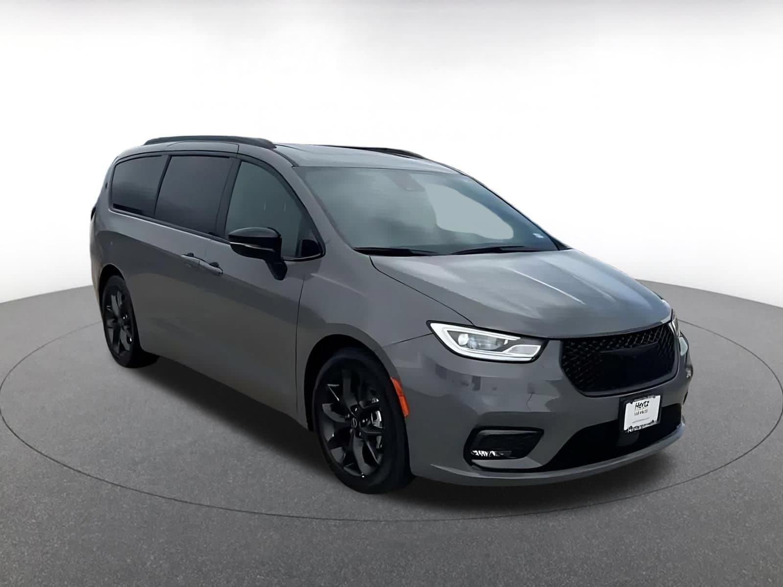 Thumbnail: 2025 Chrysler Pacifica - 2