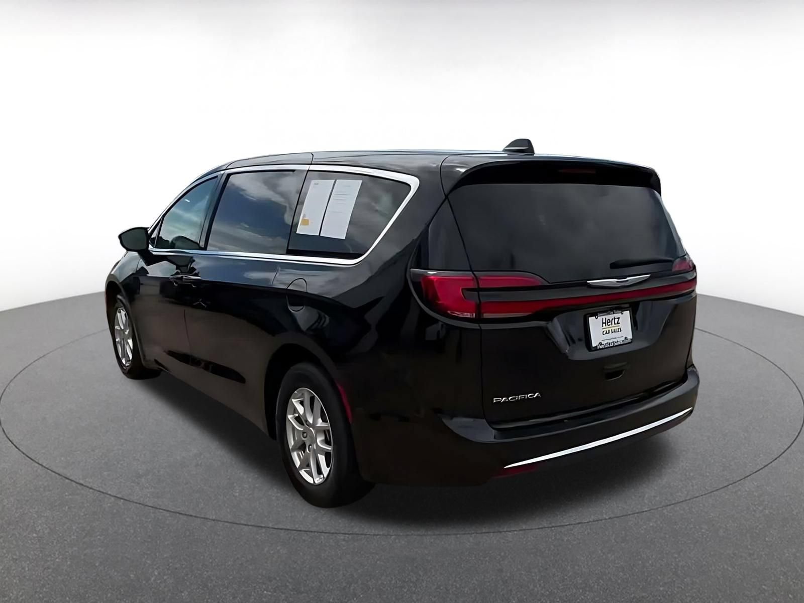 Thumbnail: 2025 Chrysler Pacifica - 10