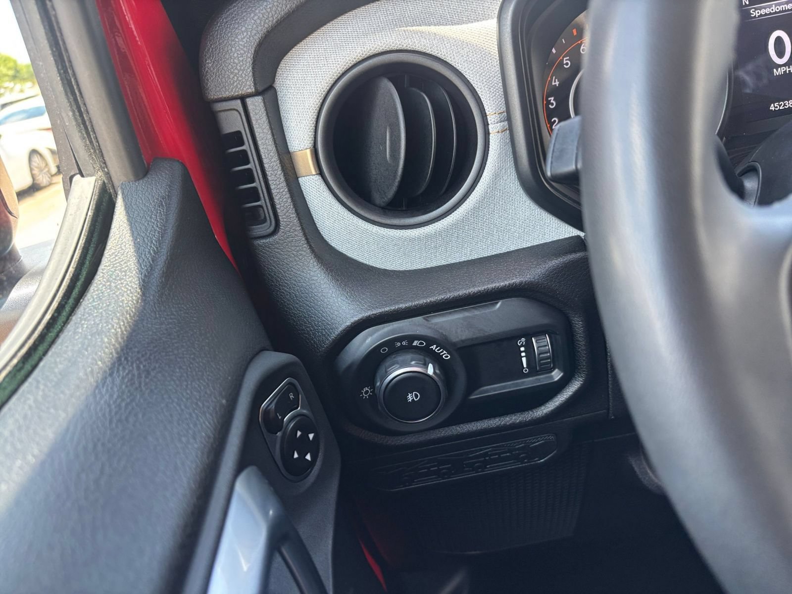 Thumbnail: 2025 Jeep Wrangler - 31