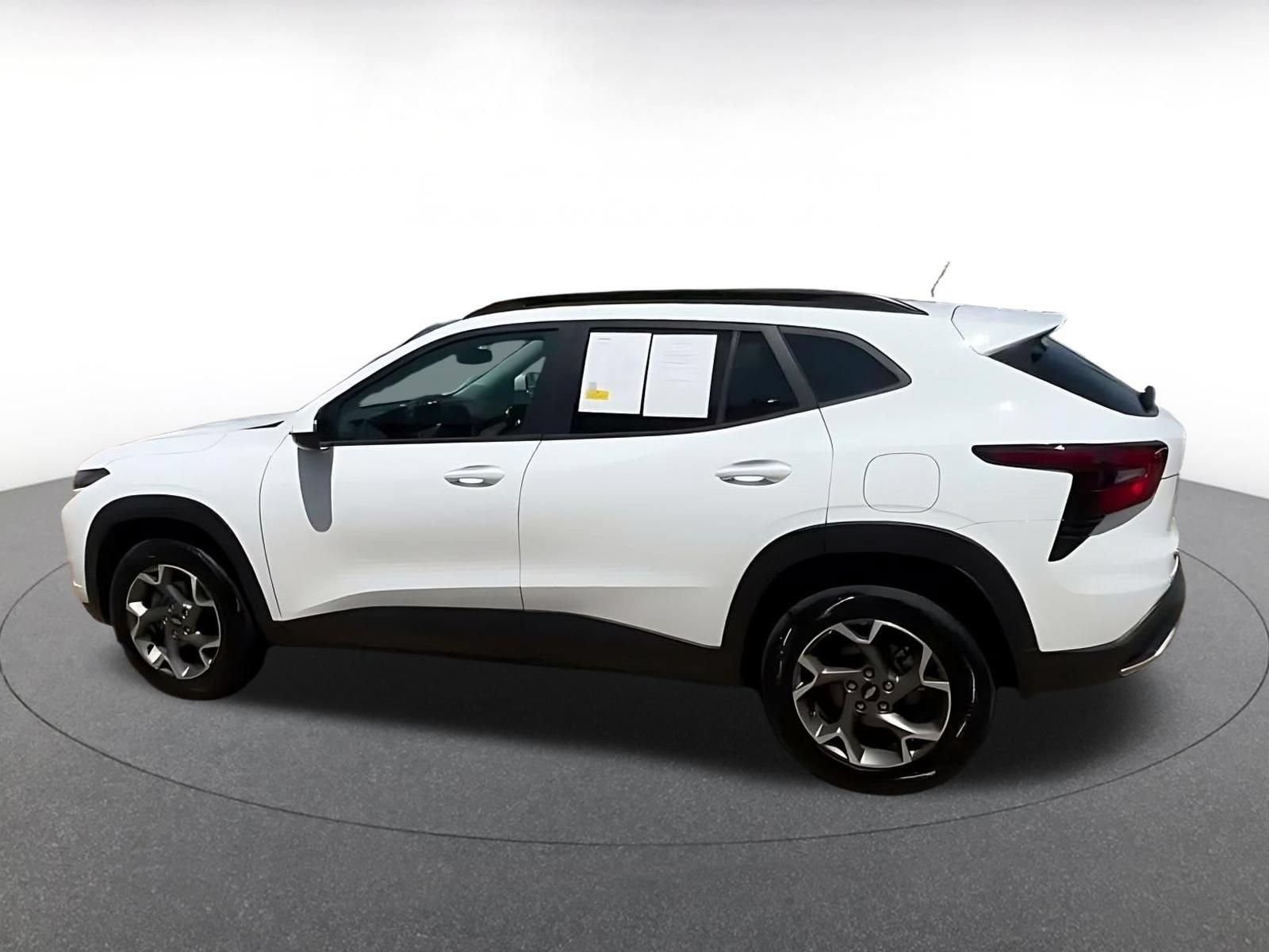 Thumbnail: 2025 Chevrolet Trax - 9