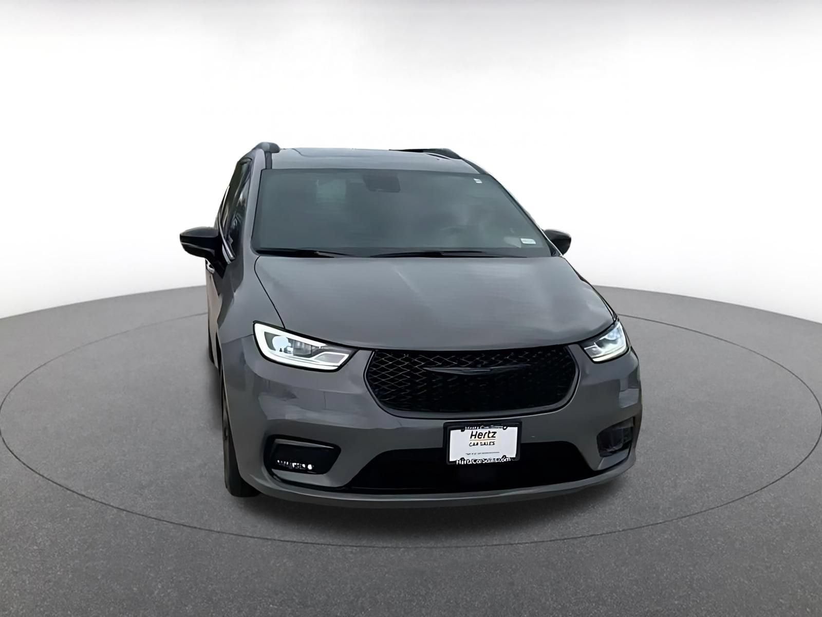 Thumbnail: 2025 Chrysler Pacifica - 3