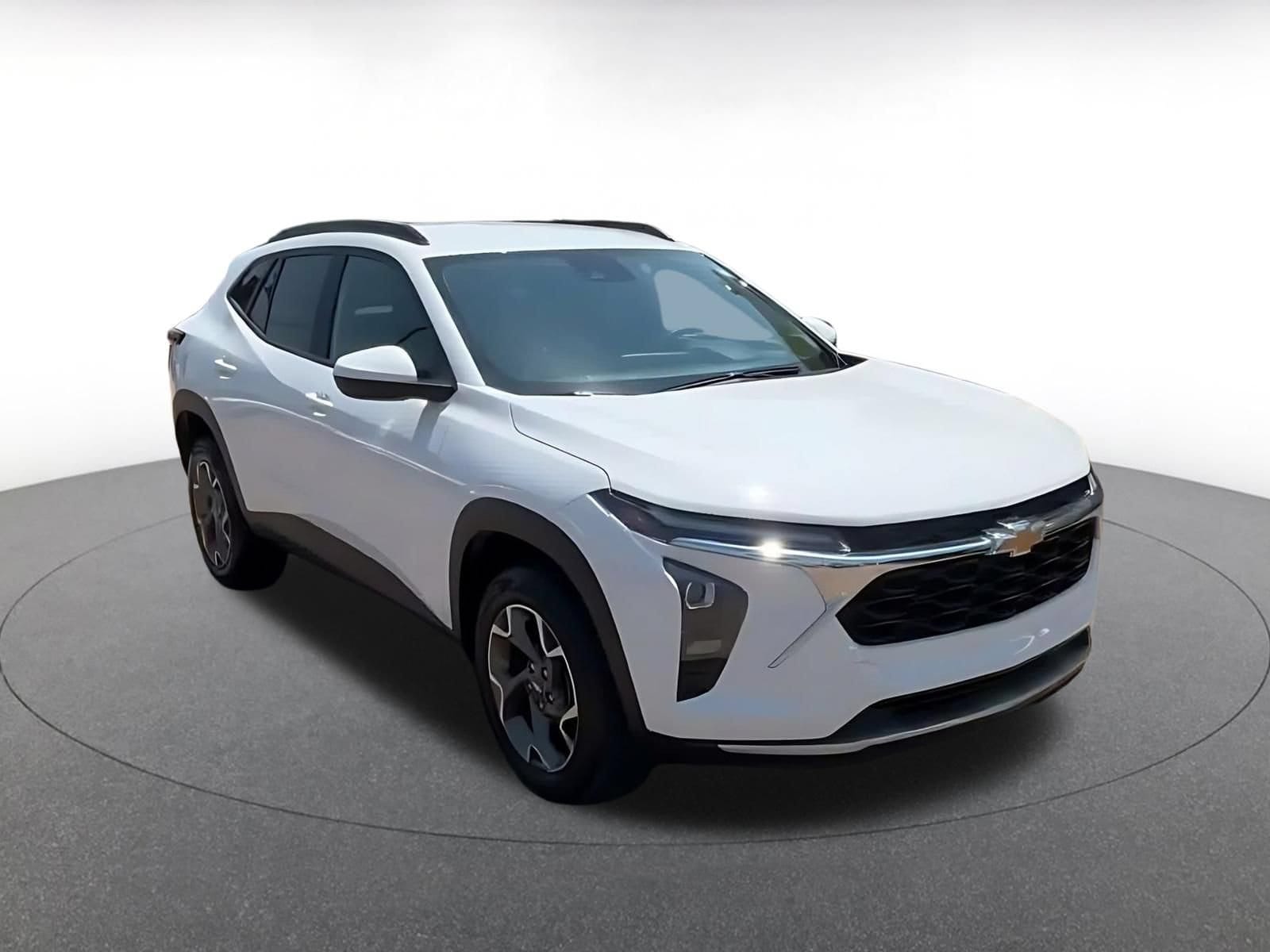 Thumbnail: 2025 Chevrolet Trax - 3