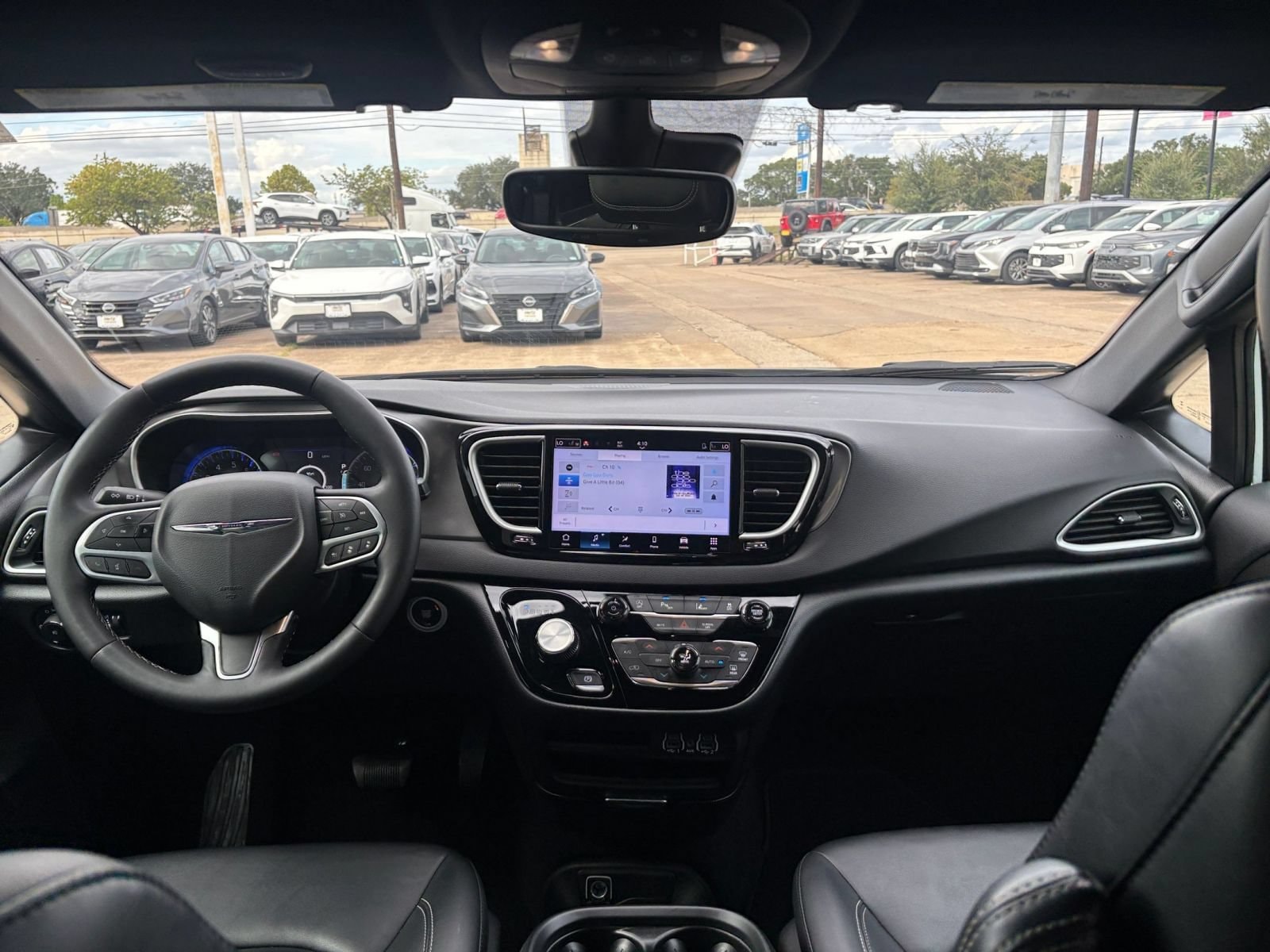 Thumbnail: 2025 Chrysler Pacifica - 35
