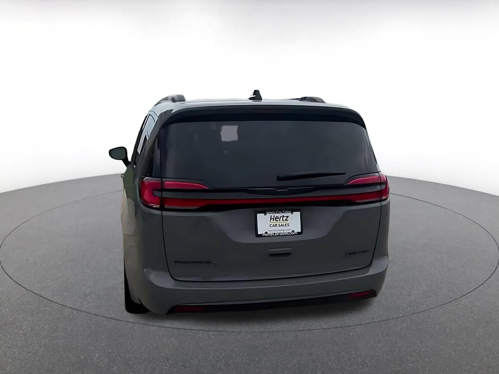 Thumbnail: 2025 Chrysler Pacifica - 10
