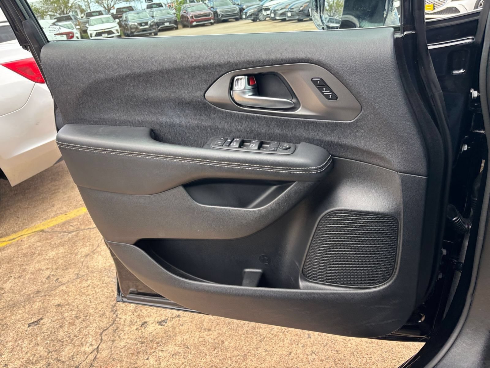 Thumbnail: 2025 Chrysler Pacifica - 18