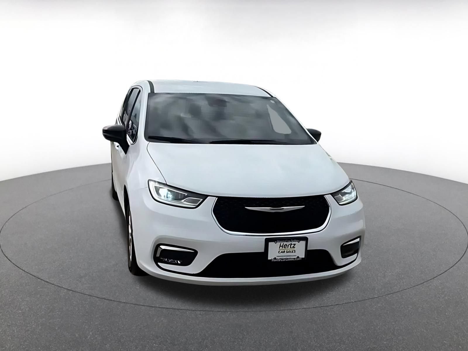 Thumbnail: 2025 Chrysler Pacifica - 3