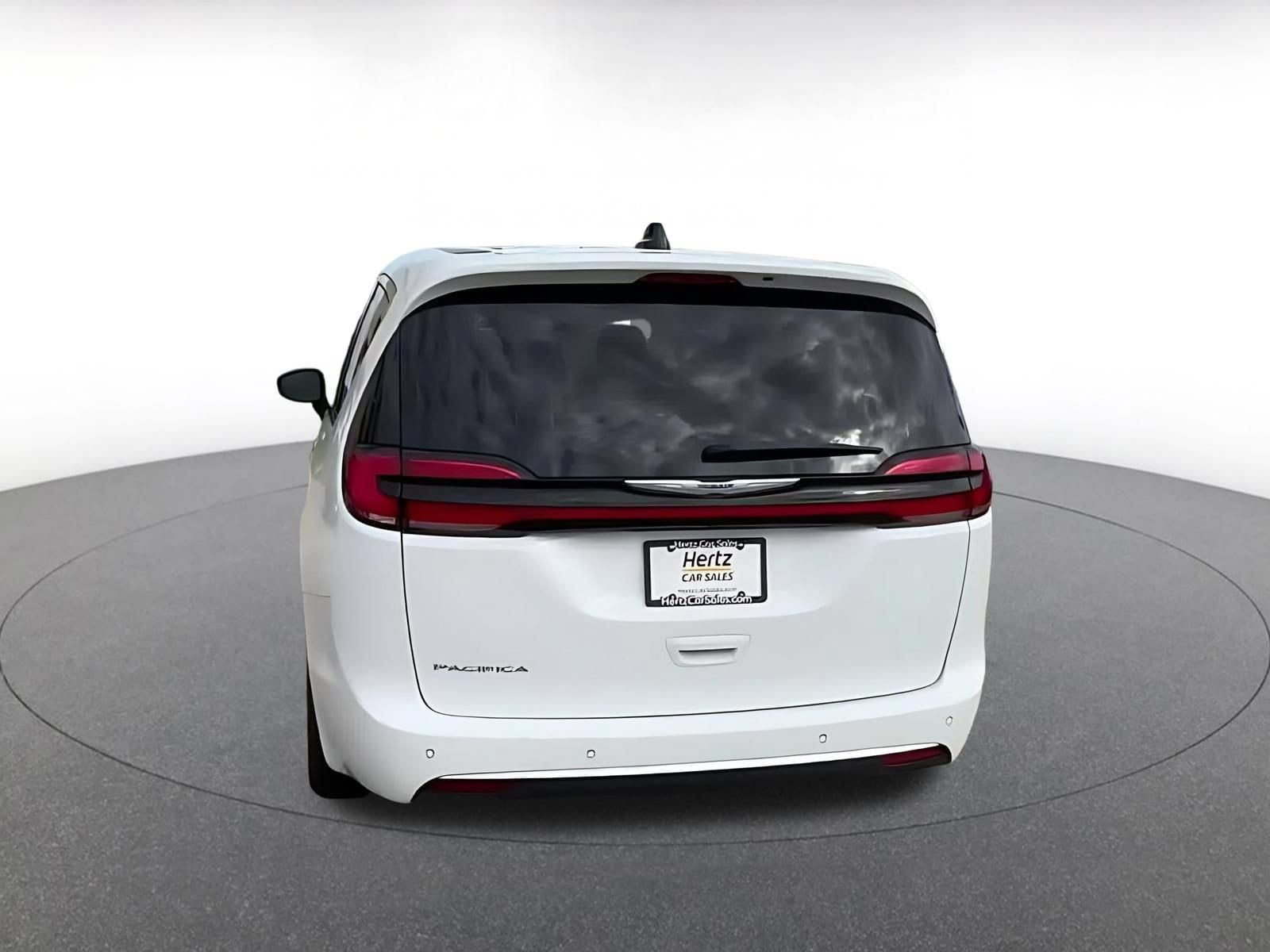Thumbnail: 2025 Chrysler Pacifica - 10