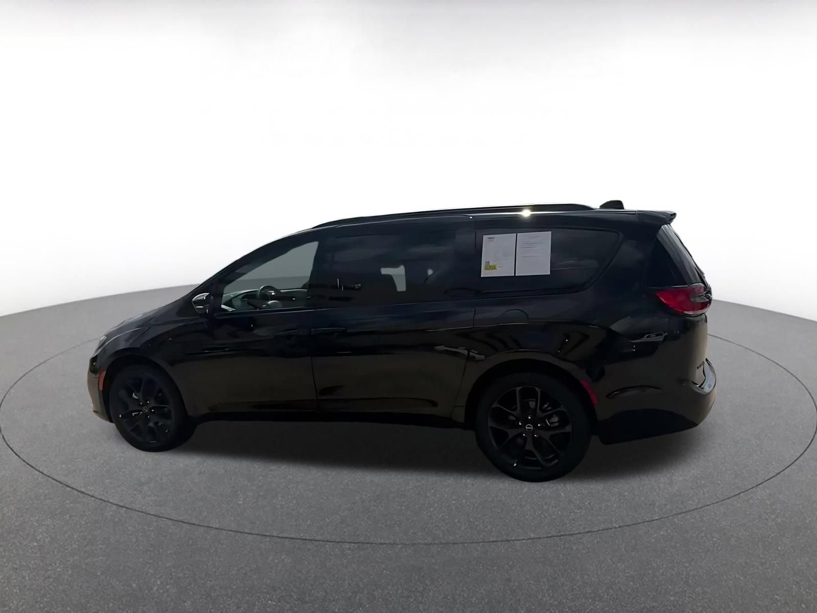 Thumbnail: 2025 Chrysler Pacifica - 9