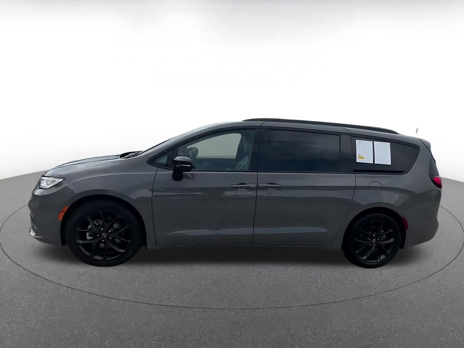 Thumbnail: 2025 Chrysler Pacifica - 7