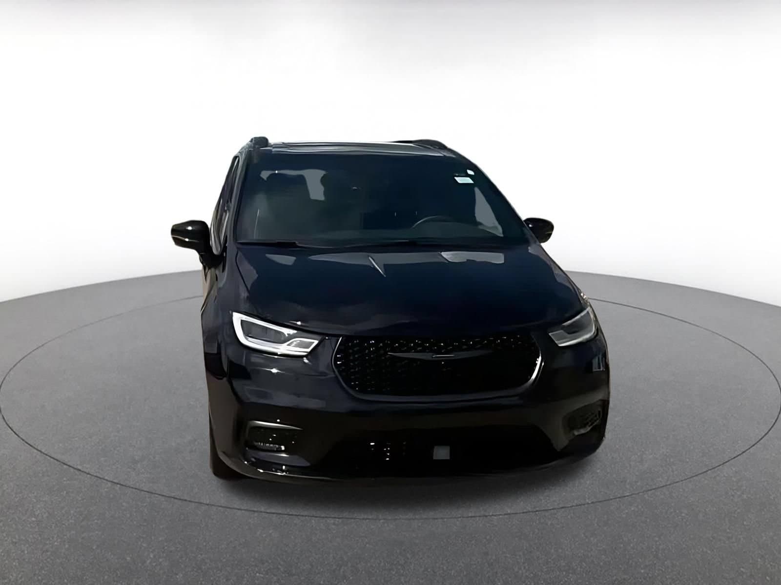 Thumbnail: 2025 Chrysler Pacifica - 4
