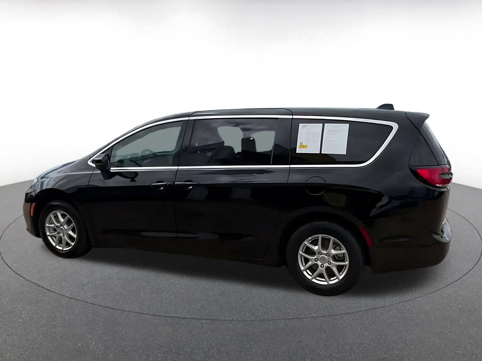 Thumbnail: 2025 Chrysler Pacifica - 9